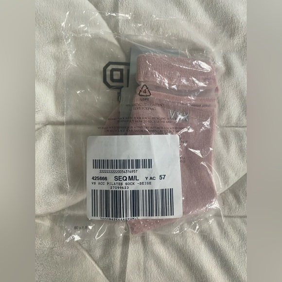 NWT Victoria's Secret VSX Pilates Sock - Picture 6 of 7